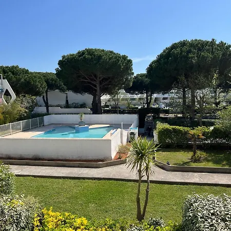 Sol-y-days Sables Or, Vue Sur Piscine